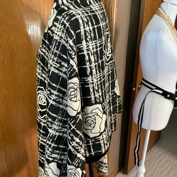 Black and Cream Plaid Shawl with Camelia floral Design - Picture 5 of 11